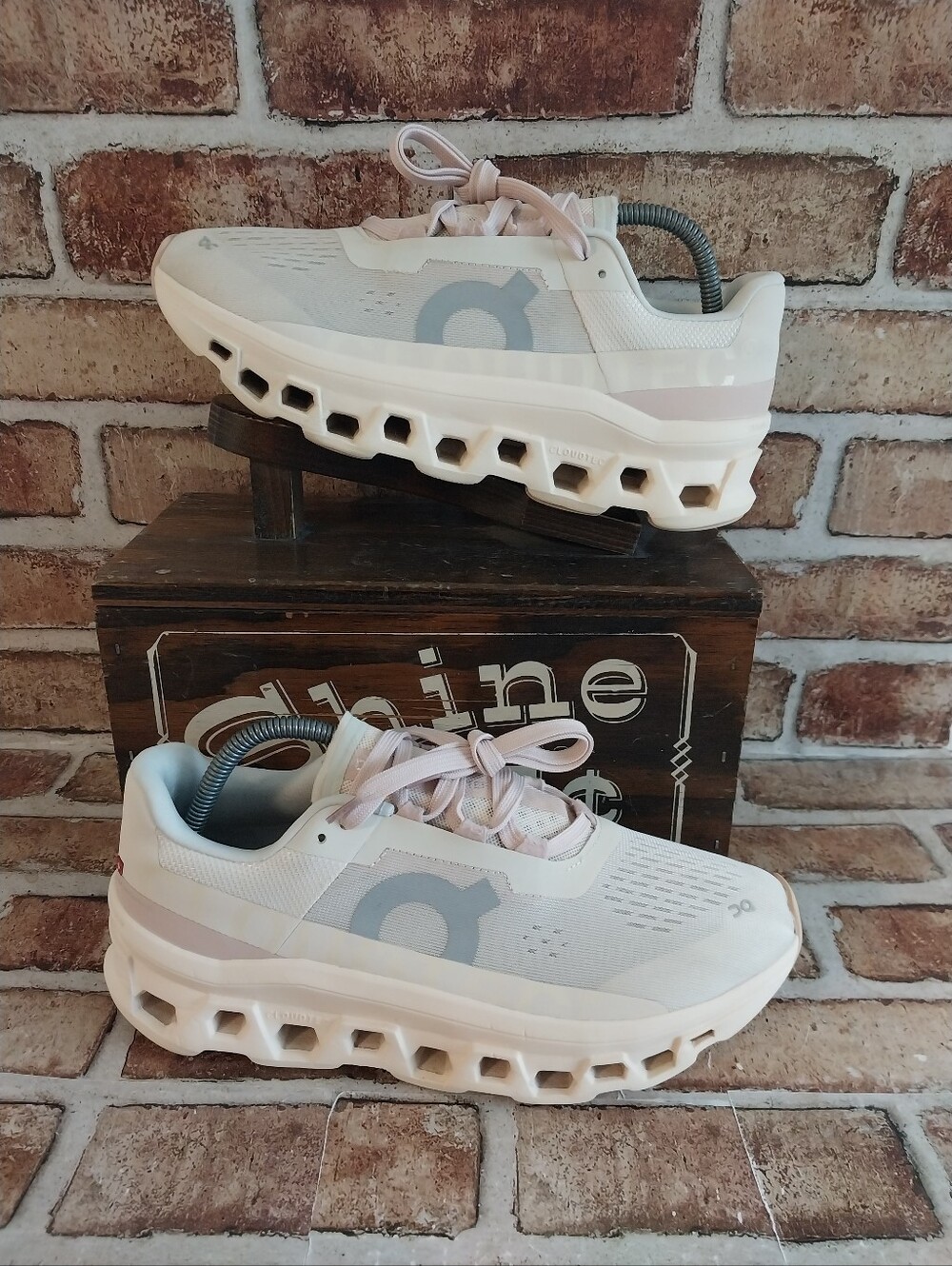Pre-owned On Running Cloudmonster